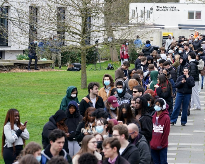 Desperate parents calling pharmacies for meningitis jab as stocks run low