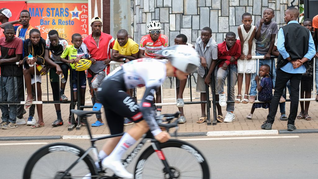 WK wielrennen: de grimmige werkelijkheid achter Rwanda's perfecte asfaltwegen