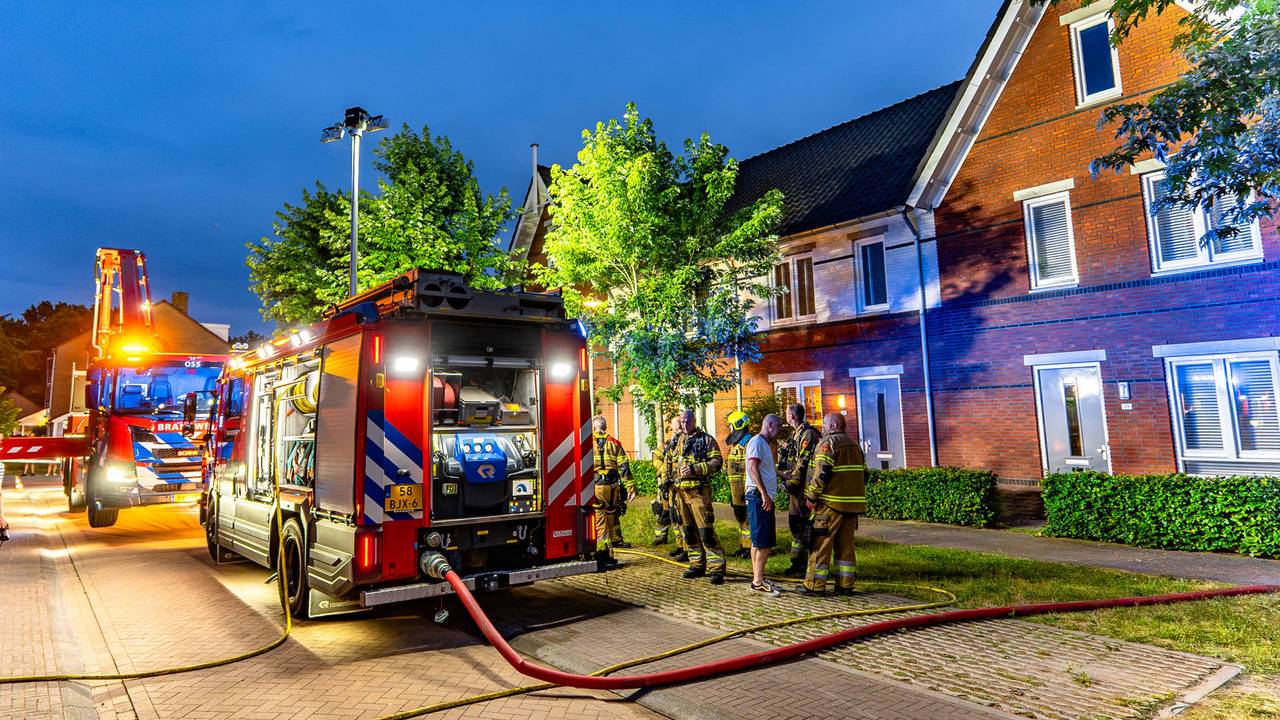 Veel schade bij woningbrand in Oss, hond uit huis gehaald