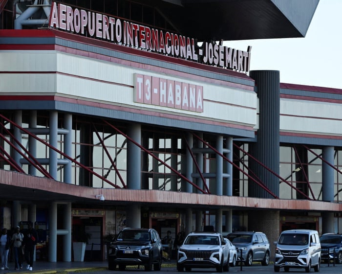 Moscow preparing to evacuate Russian tourists from Cuba amid US oil blockade