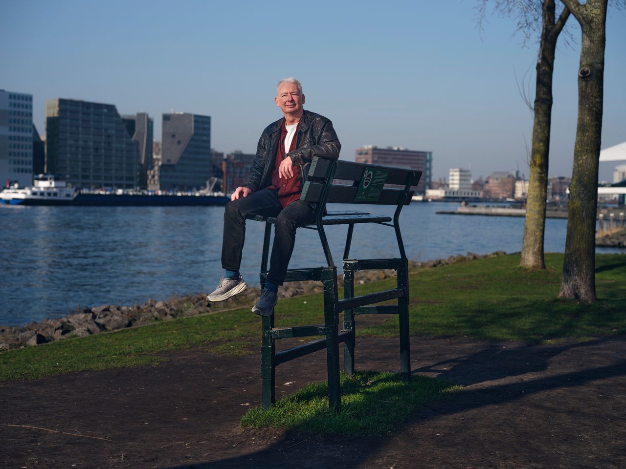 De schrijver achter Hendrik Groen laat zich nu tóch zien. ‘Niemand verwachtte het nog en huppakee, daar kom ik opeens’