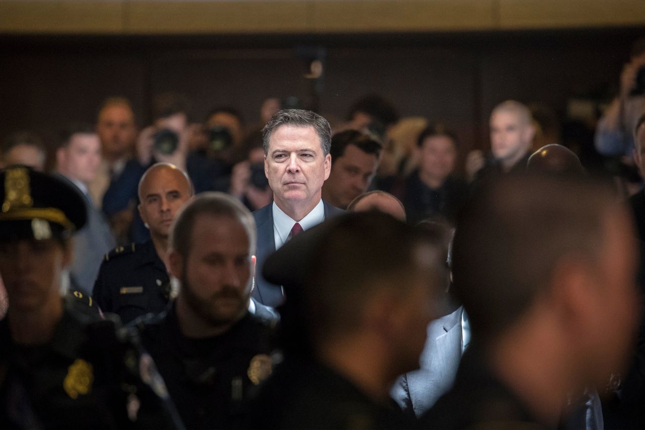 Trump krijgt zijn eerste tegenstander voor de rechter: ex-FBI-baas Comey. Wie volgt?