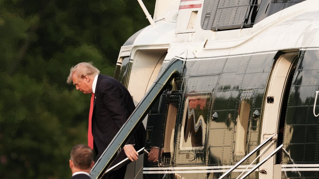Trump zegt dat gesprekken met Iran lopen, ‘maar ik zie nog geen formele onderhandelingen’