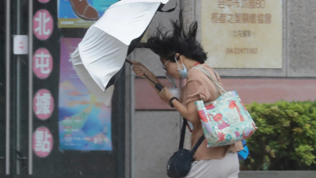 Orkaan Bavi trekt over Japanse eilanden, China evacueert bijna 2 miljoen mensen