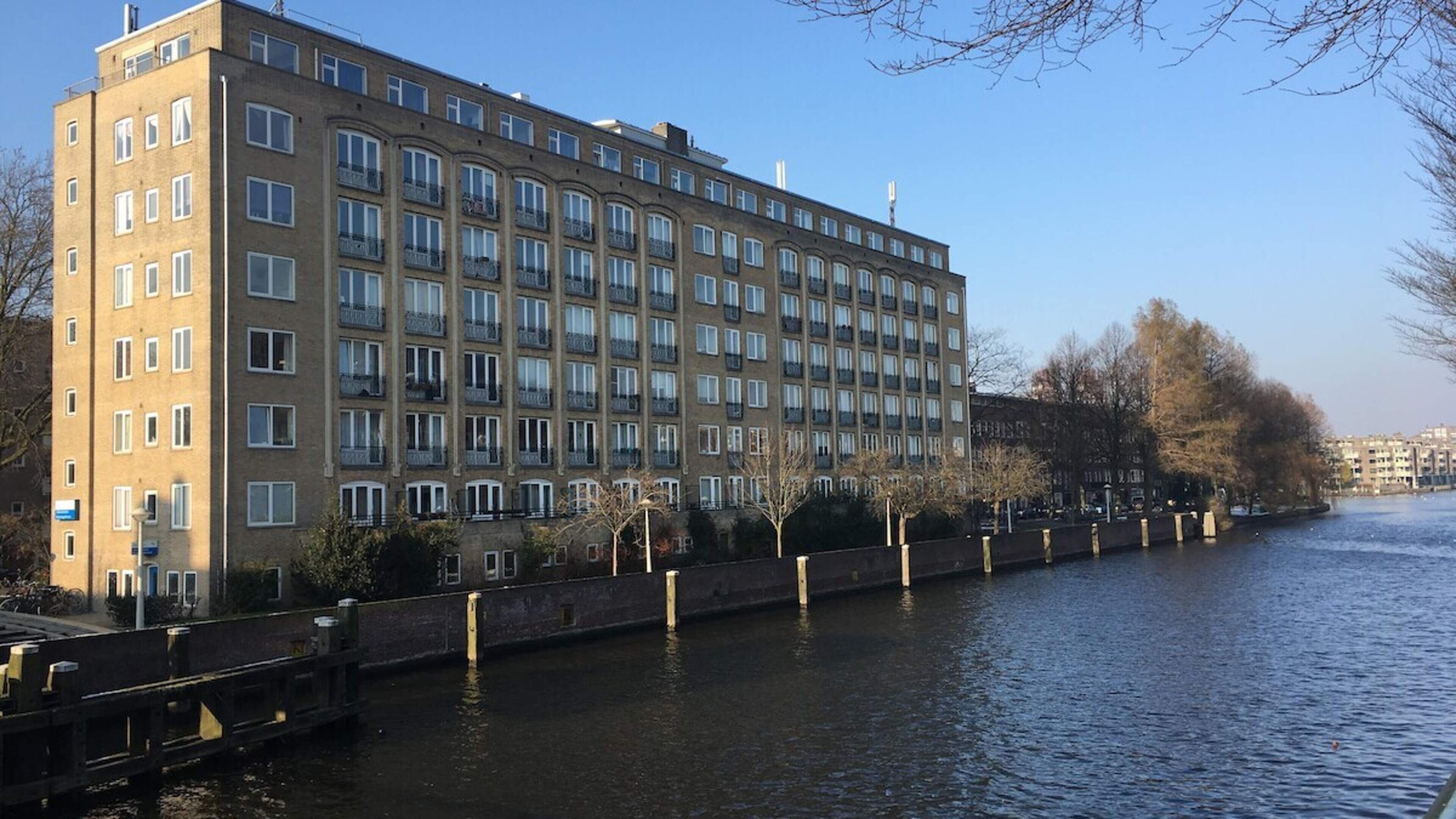 Wrevel over piepklein kamertje van 11 m2 dat te koop staat voor ton aan cash: ’Volstrekt onwenselijk’