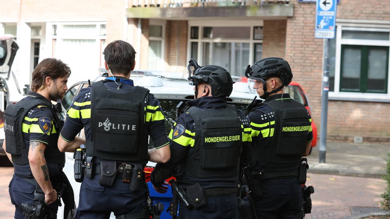 Agenten in kogelwerende vesten rukken uit, mogelijk geschoten in Den Bosch