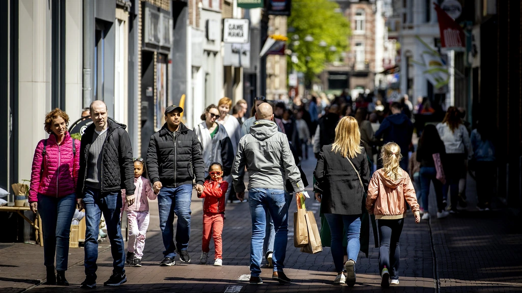 Consumentenvertrouwen laag, maar huishoudens geven niet minder uit