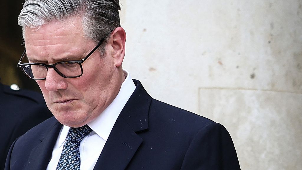 Starmer 'woest' dat Mandelson werd doorgedrukt, maar kritiek blijft
