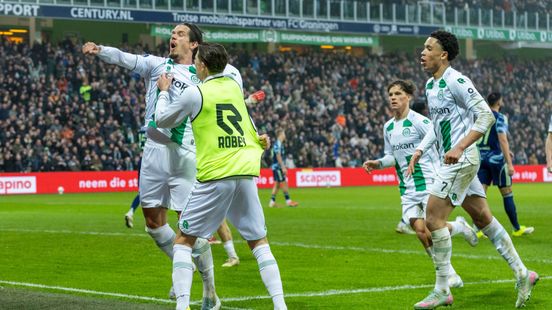 FC Groningen verslaat Ajax in zinderende Euroborg dankzij goudhaantje Zawada