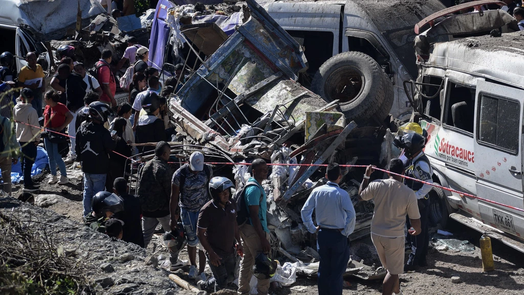 Explosief in bus eist 13 levens in Colombia, geweld escaleert