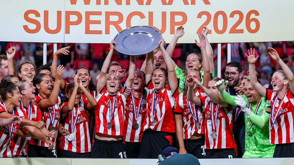 Geen vijfde Supercup-winst op rij voor Twente, PSV veel sterker dan bekerwinnaar (3-0)