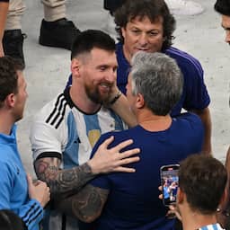 Geëmotioneerde Messi twijfelt over pensioen na dood vader: 'Weet het niet meer'