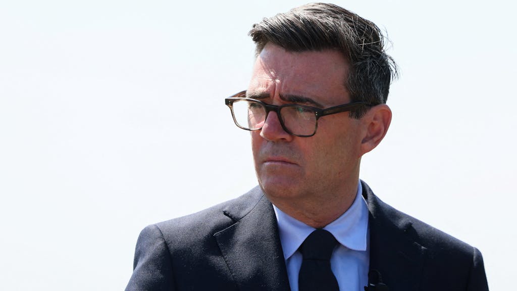 Britse premier Burnham pakt misleidende abonnementen hard aan