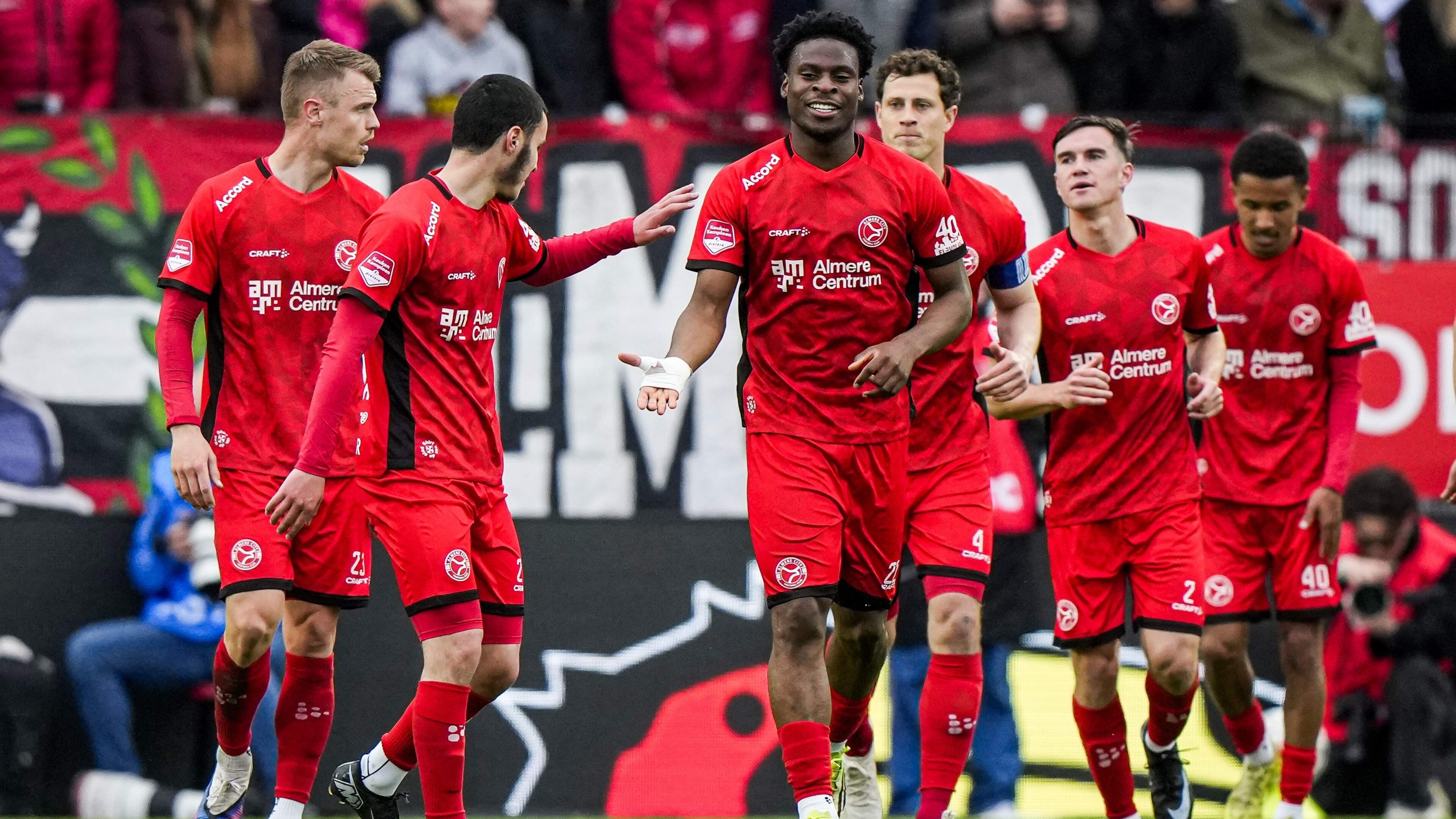 Almere City zet goede stap richting volgende ronde play-offs voor promotie na zege op De Graafschap