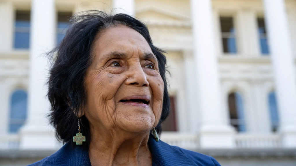 Activist en vakbondsleider Dolores Huerta (96) overleden, vrouw achter slogan Obama