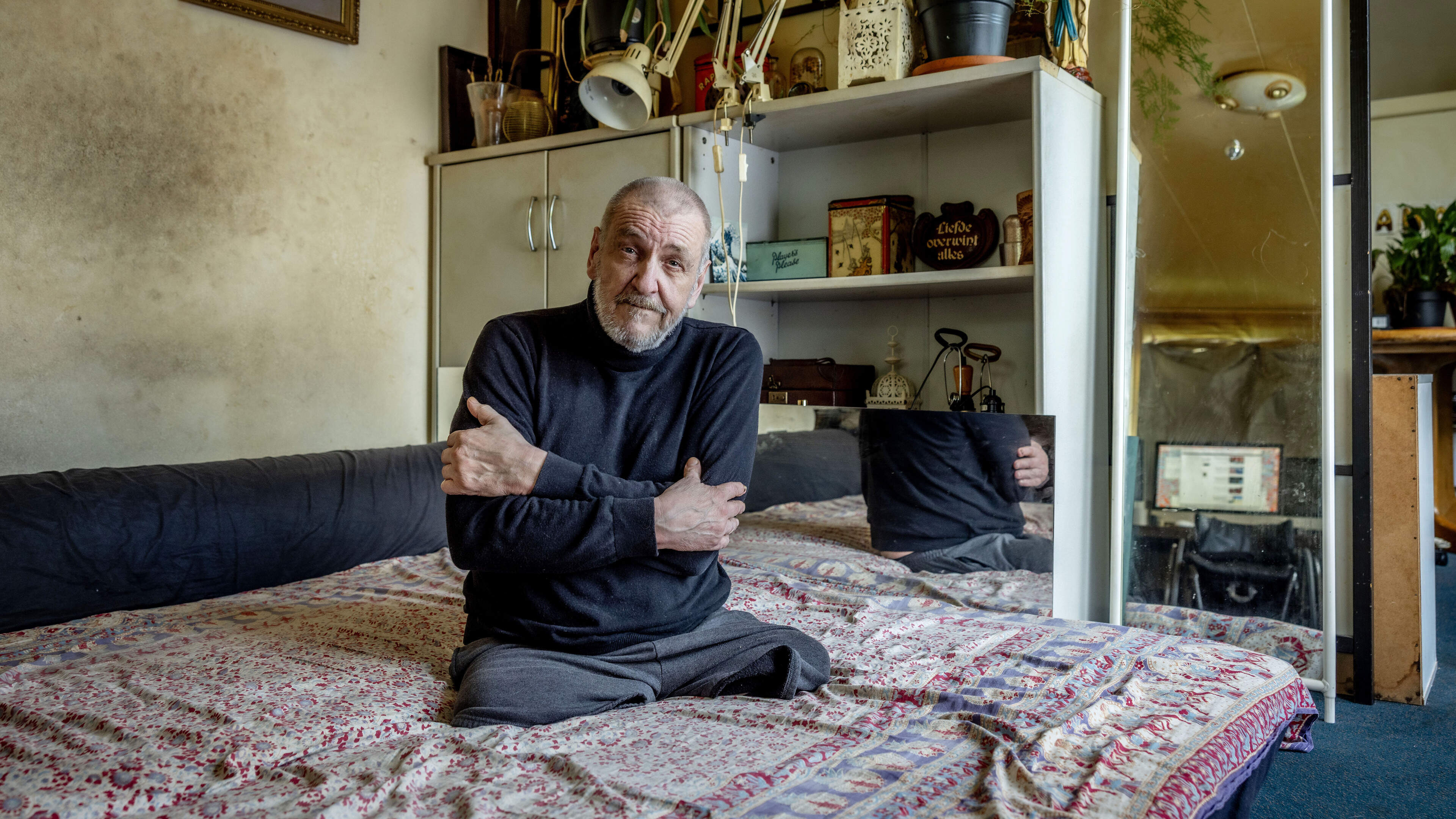 Rob Scholte tot zijn nek in de schulden, maar vindt houvast in de liefde: ’Seks is wat ons bindt’