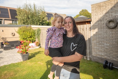 Daar lag hij in de doos, de nier van haar oom die Tess (4) weer blij laat leven