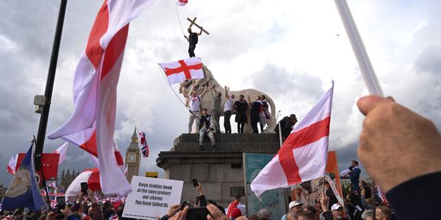 Manifestation massive d’extrême droite à Londres : « Notre drapeau représente la diversité de notre pays et nous ne céderons jamais », affirme le premier ministre Keir Starmer
