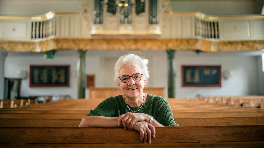 Sienke (64) speelt al vijftig jaar orgel in kerken. ‘Met een beetje gas erbij zingen ze beter’