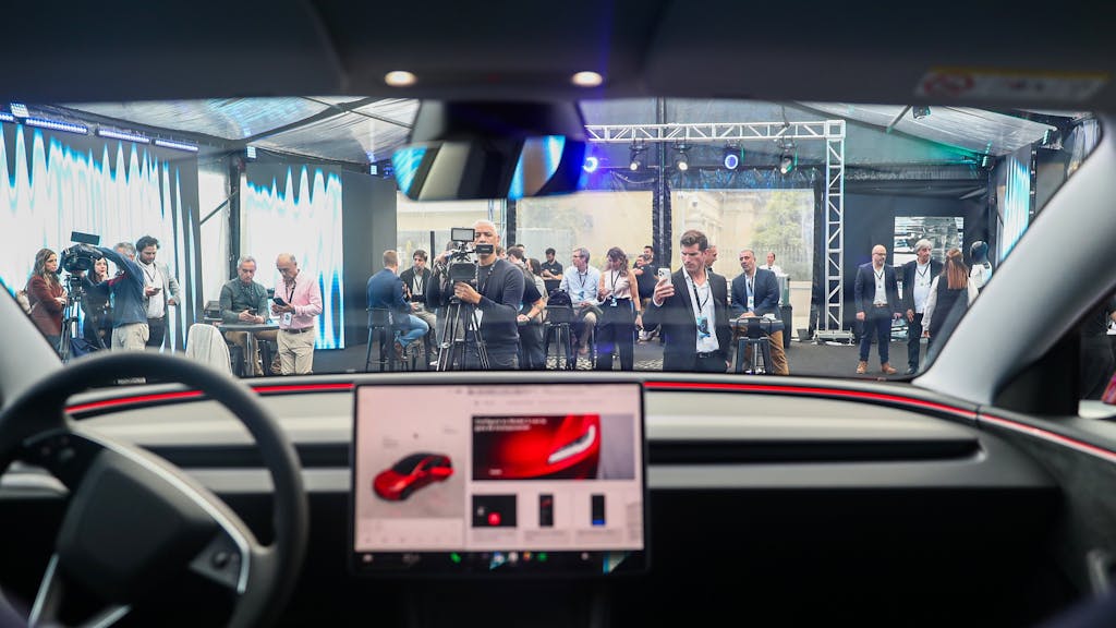 Tesla pompt miljarden in AI en chips, operationele marge keldert naar 1,4 procent