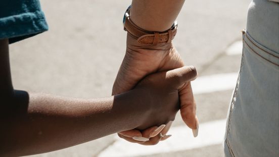 'Mijn kind kreeg ik nooit meer terug', kabinet biedt excuses aan voor gedwongen adopties