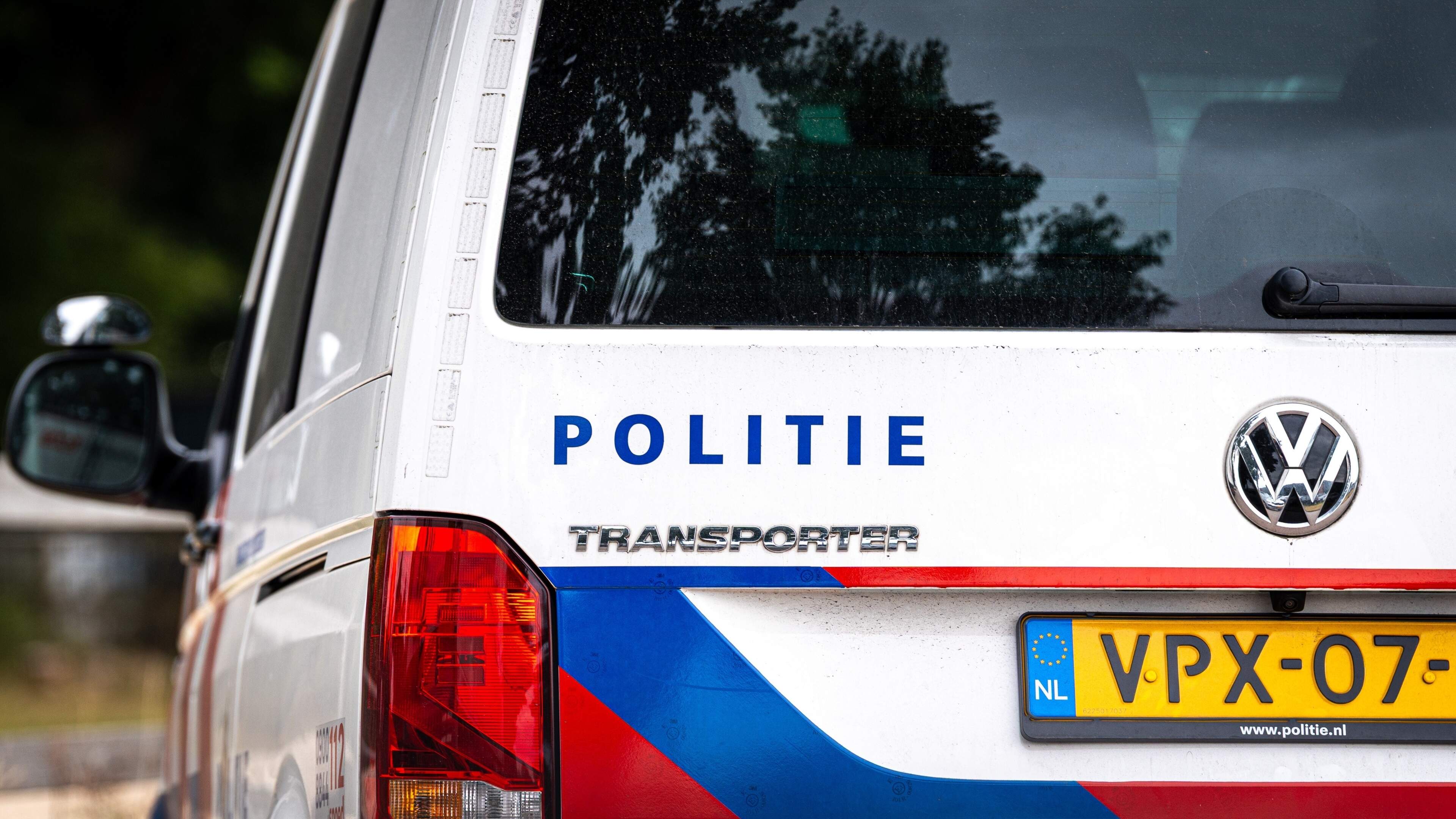 Onrust in Medemblik na politie-inval bij Afrikaans gezin: ’Het leek hier wel een legeroefening’