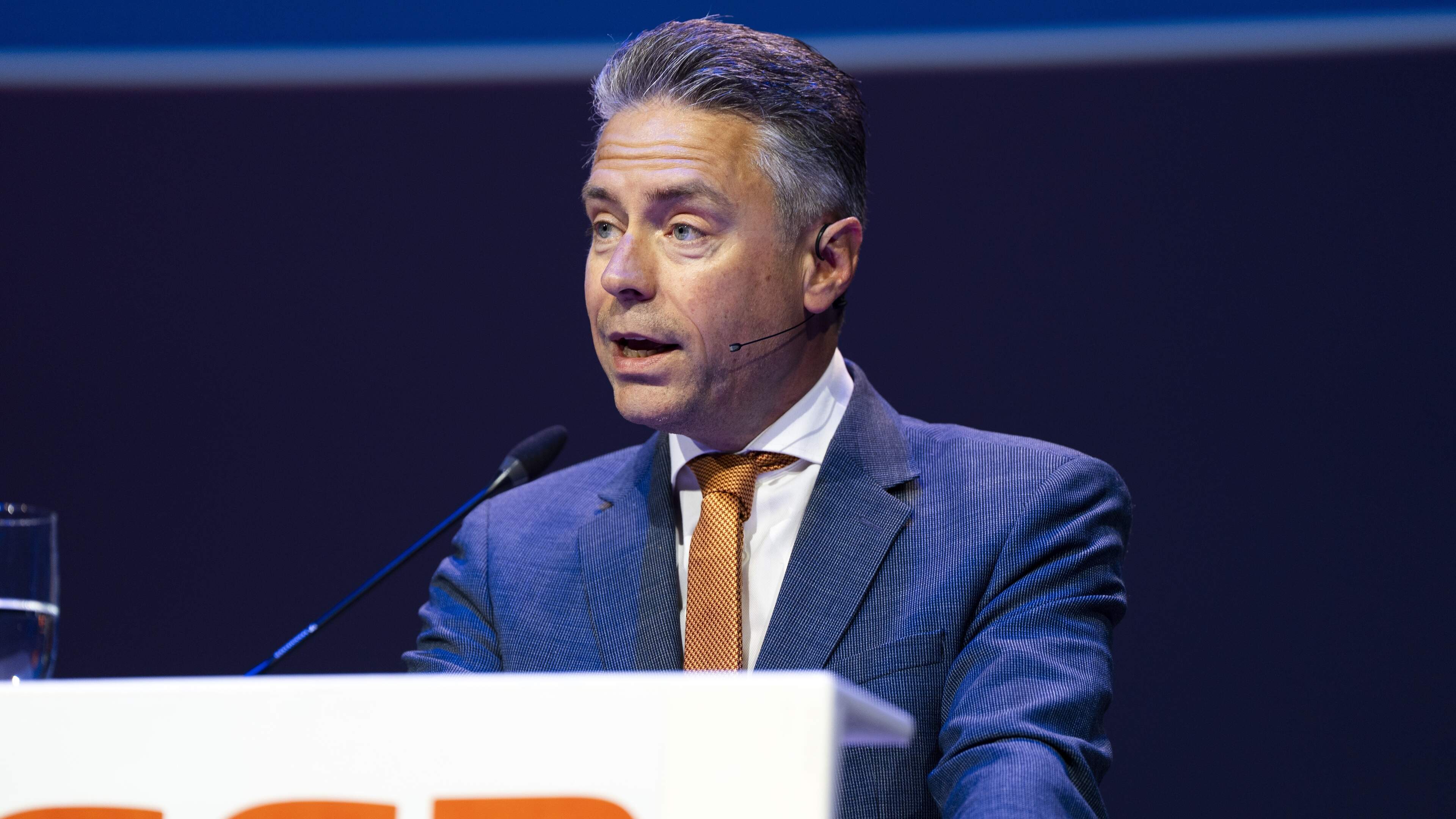 SGP-leider Stoffer haalt uit naar ’vleugellam’ kabinet: ’Kan niet tot 76 tellen’