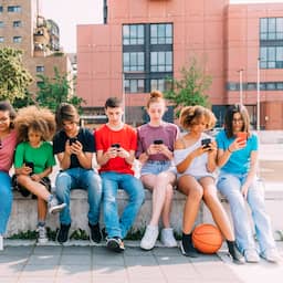 In Italië lopen jonge socialemediagebruikers een half jaar leerachterstand op