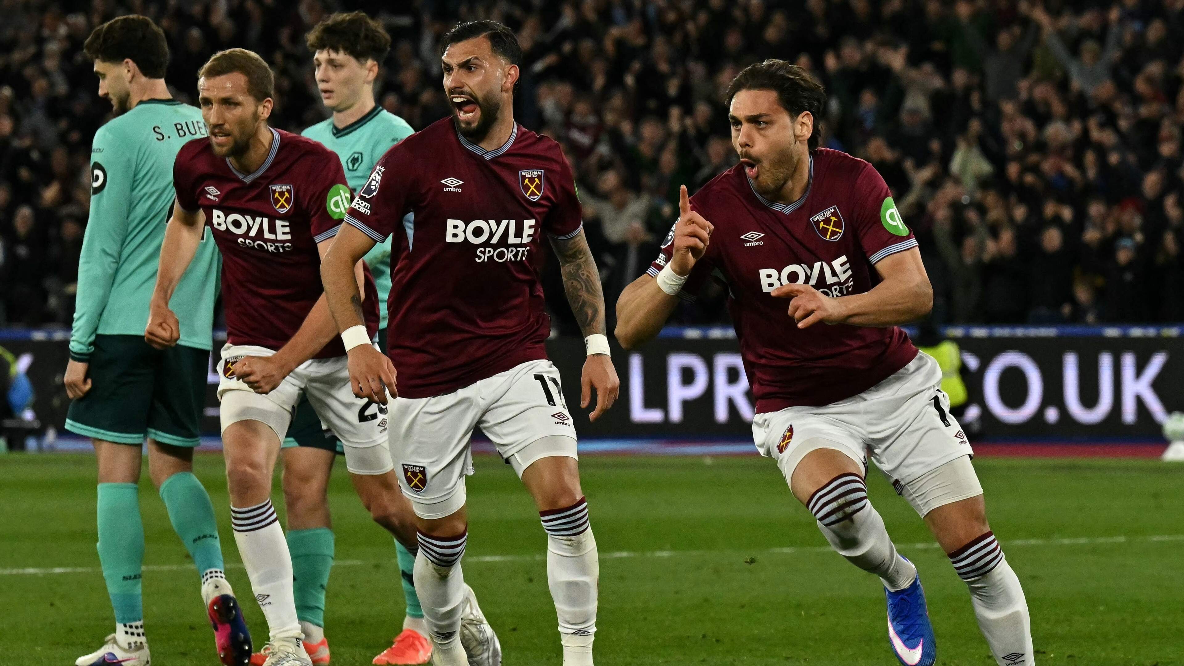 Premier League: West Ham drukt via ruime zege op Wolverhampton Tottenham Hotspur onder de degradatiestreep