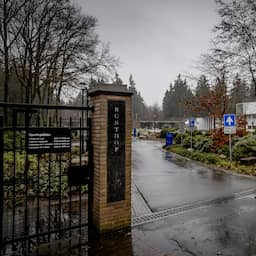 Taakstraffen geëist voor paranormale sessie bij kindergraven in Amersfoort