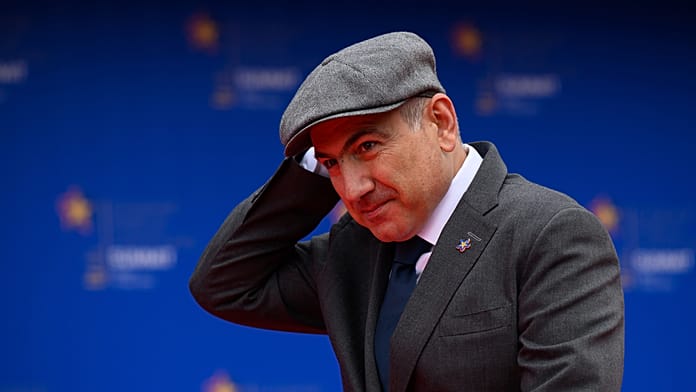 Pashinyan moves to defuse Russia tensions while pledging Armenia's sovereignty ahead of crucial vote