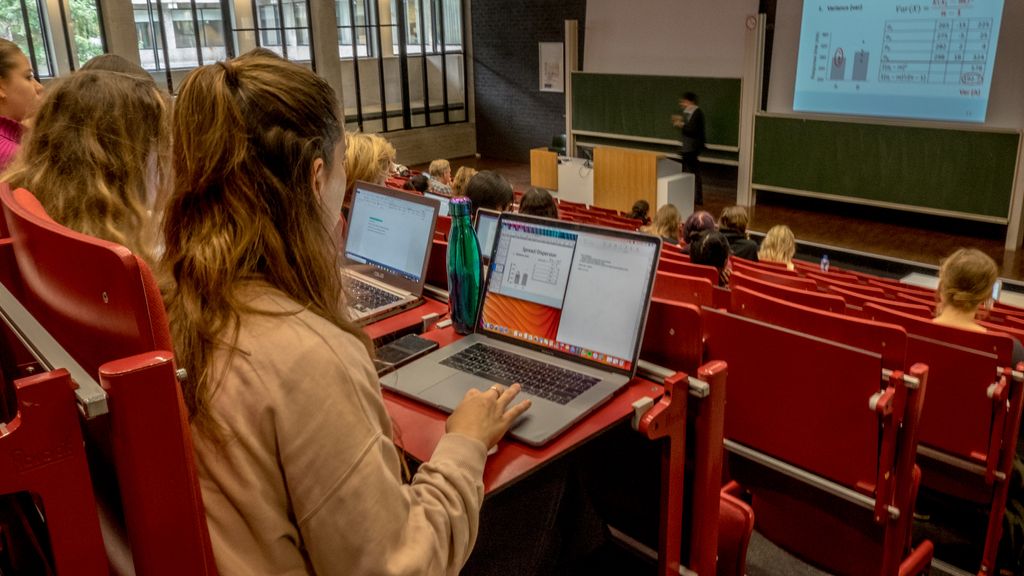 Bedrijf laat studenten betalen voor aanvragen studiefinanciering