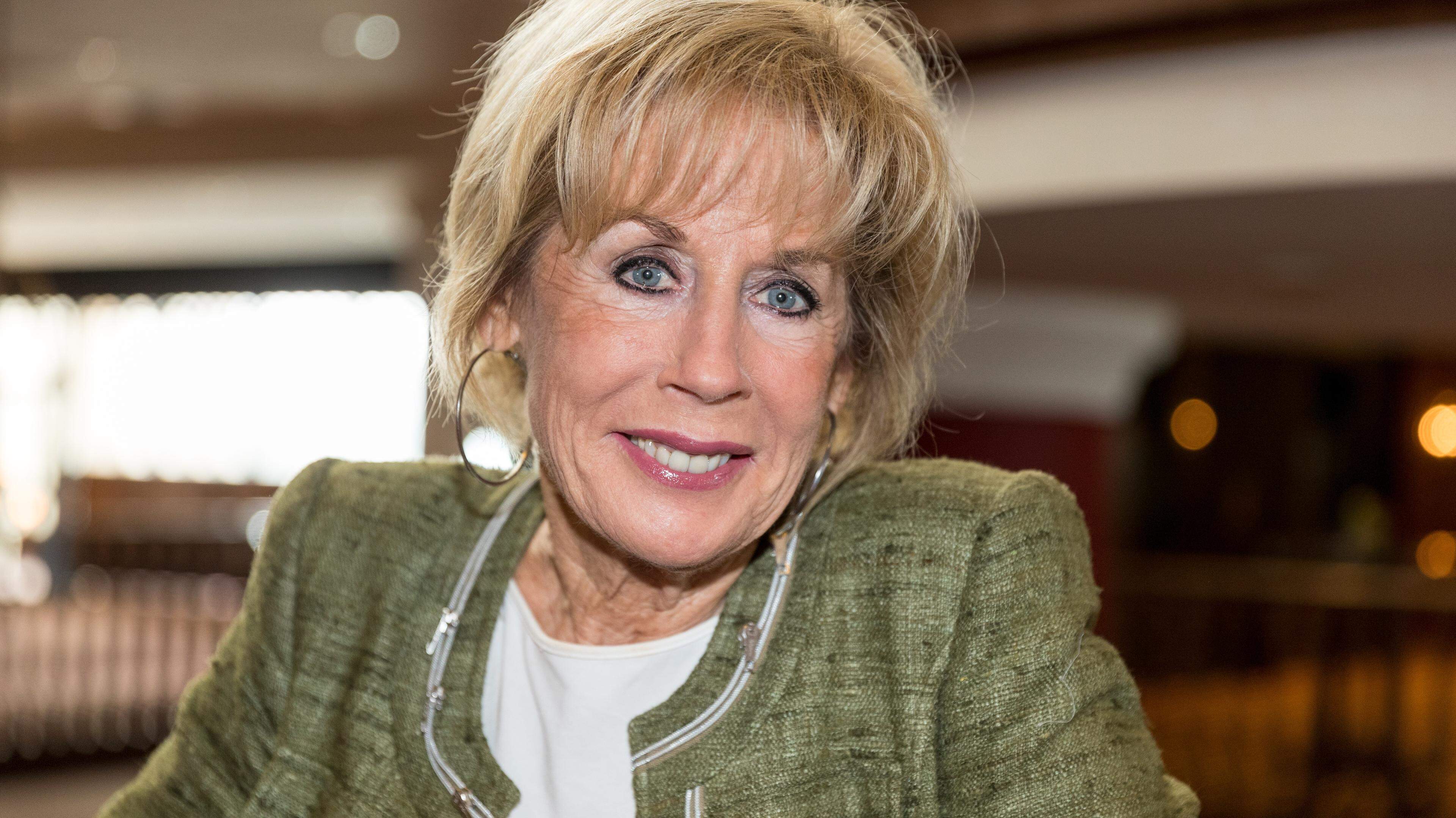 Joke Bruijs (1952 - 2025): direct en nuchter multitalent met feilloze timing