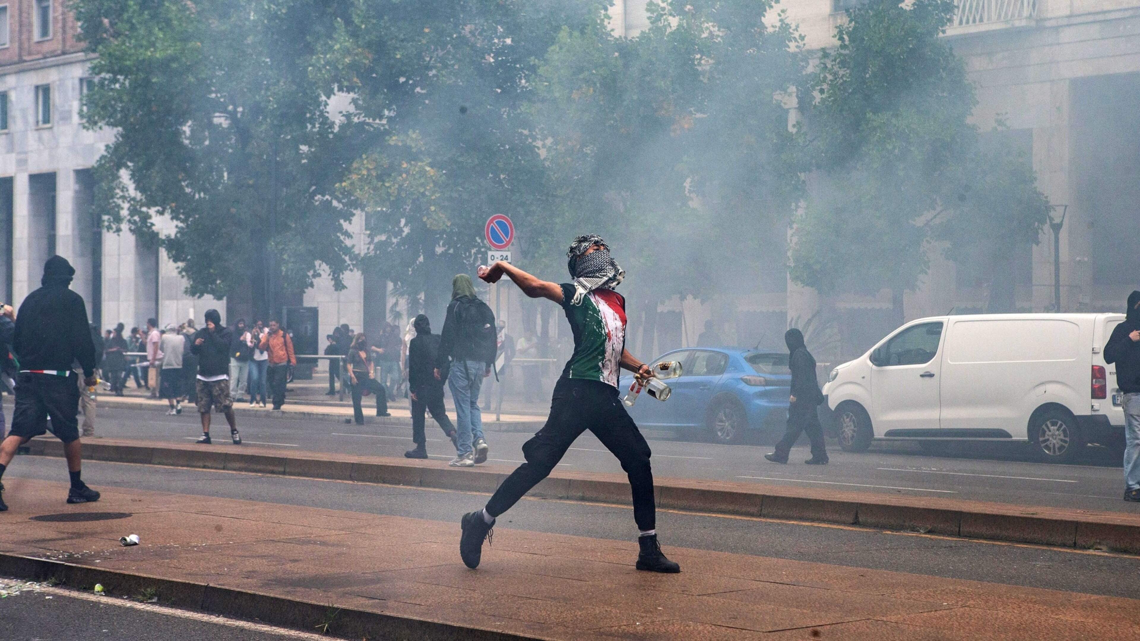 Geweld en vernielingen bij pro-Palestijnse demonstratie in Milaan