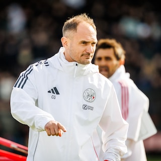Ajax stelt opnieuw een García aan als trainer van beloftenploeg, Urby Emanuelson wordt assistent