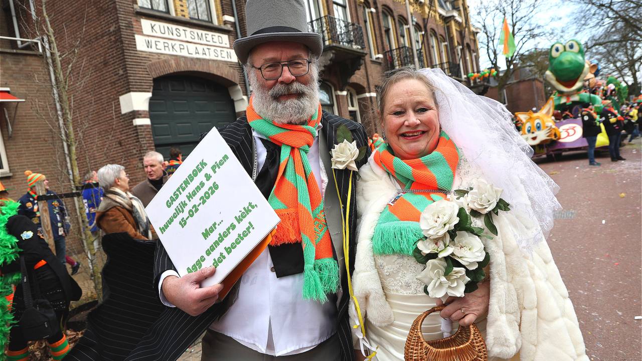 Drie keer elf jaar getrouwd en waar vier je dat dan? Juist, in de optocht!