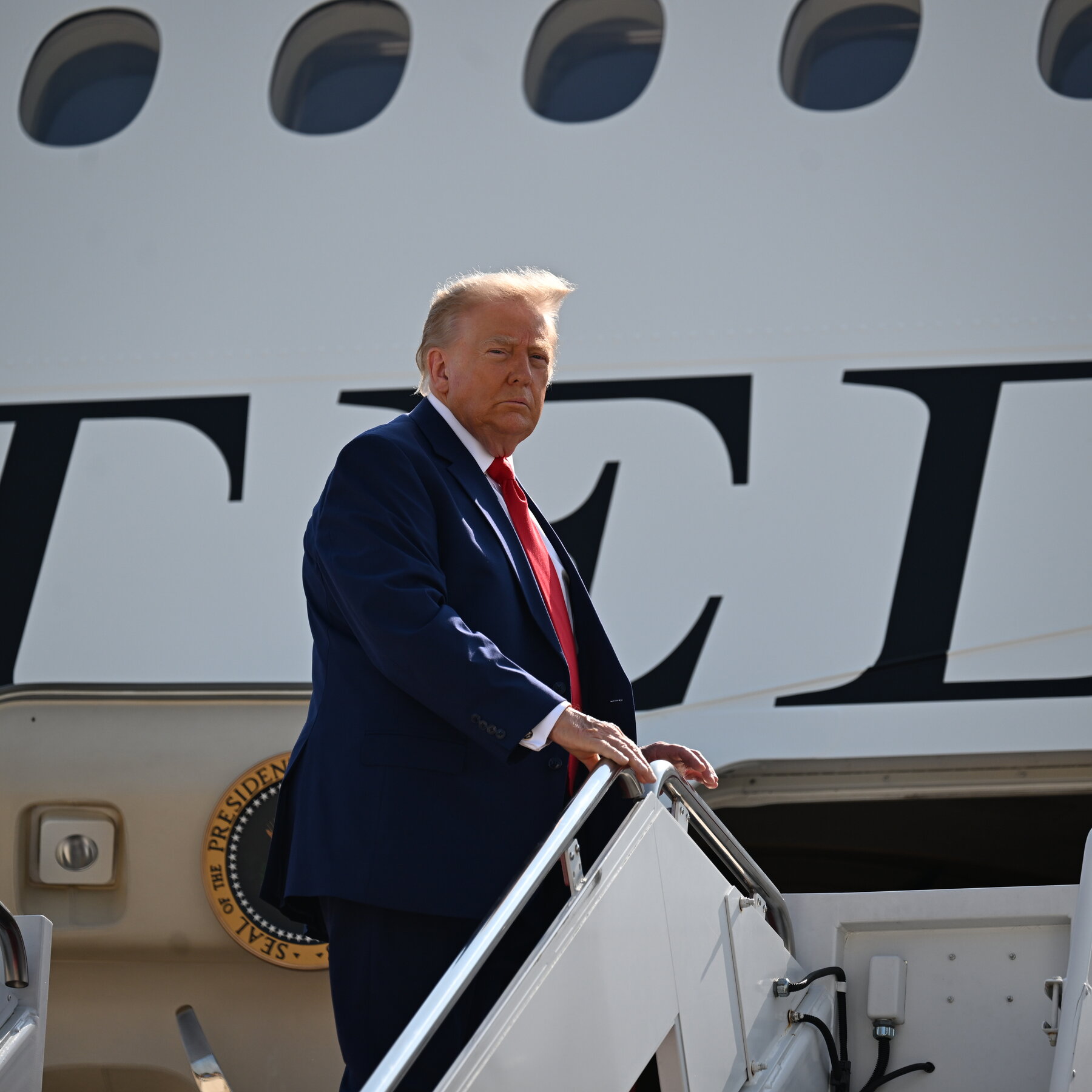 Trump Holds Off on Major War Escalation Against Iran as Advisers Raise Concerns