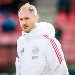 Jong Ajax schuift assistent Carlos García door naar positie van hoofdcoach