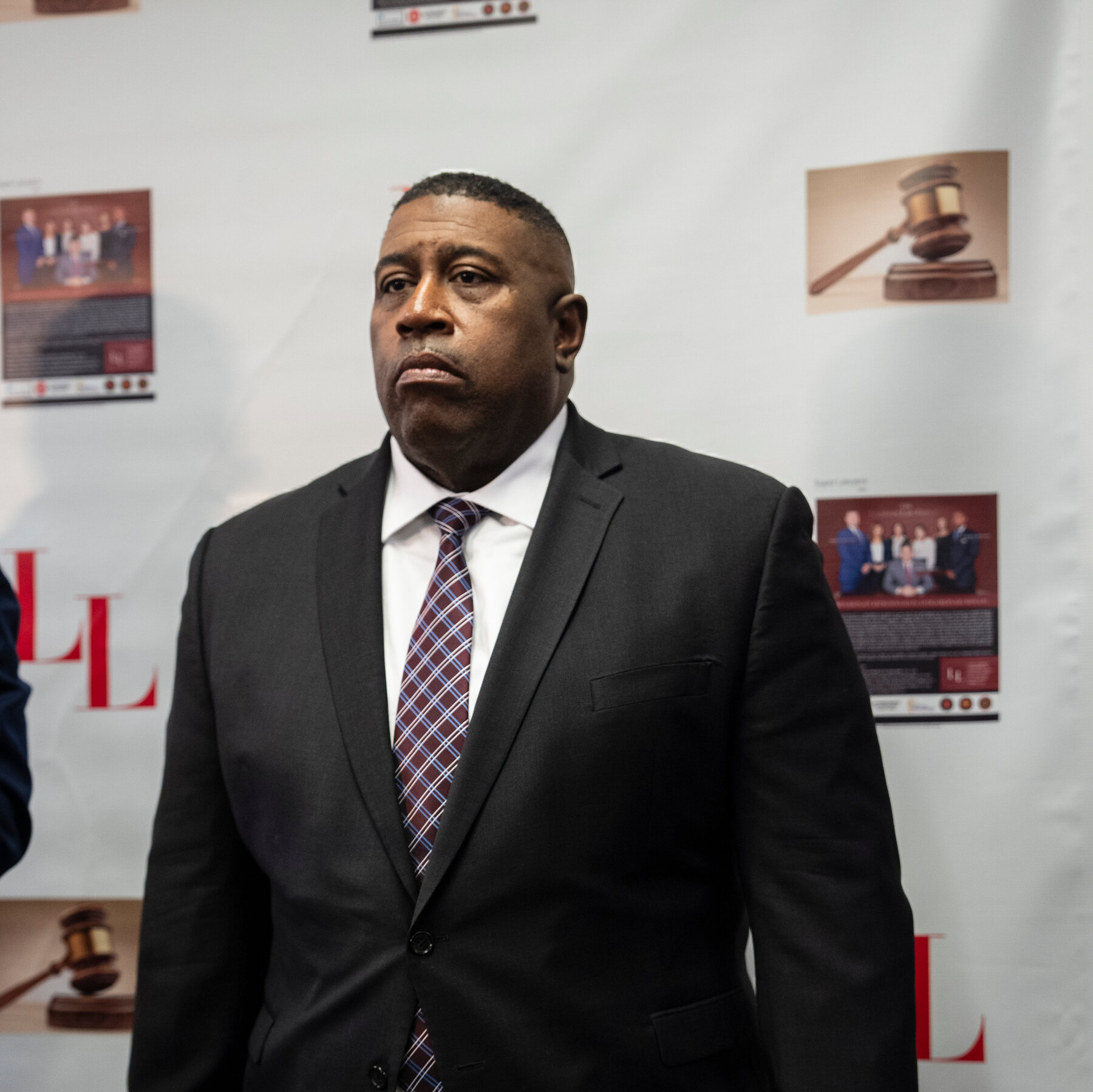 N.Y.P.D., F.B.I. Search Homes of Police Officials in Corruption Inquiries