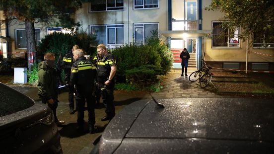 Kogelgat in raam, twee personen aangehouden
