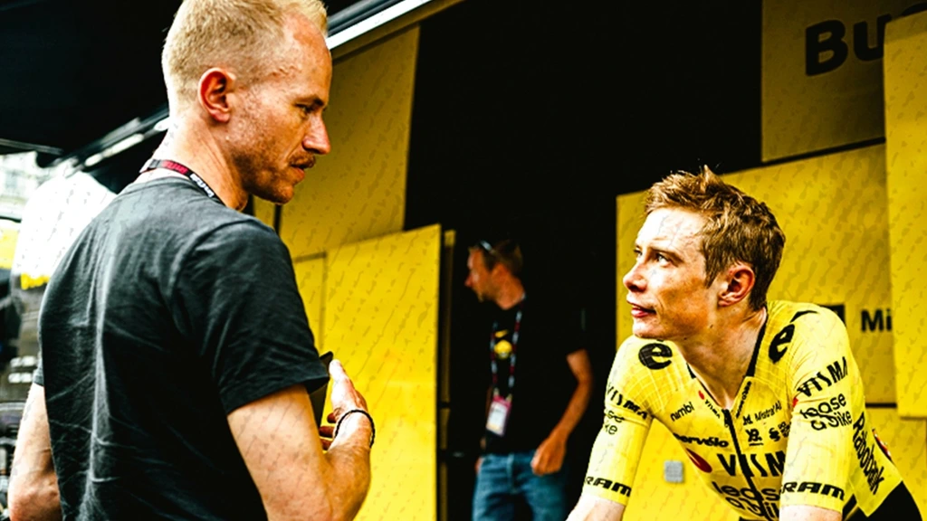 Plugge 'verbaasd en verdrietig' over vertrek Niermann, Reef leidt Visma tijdens Tour