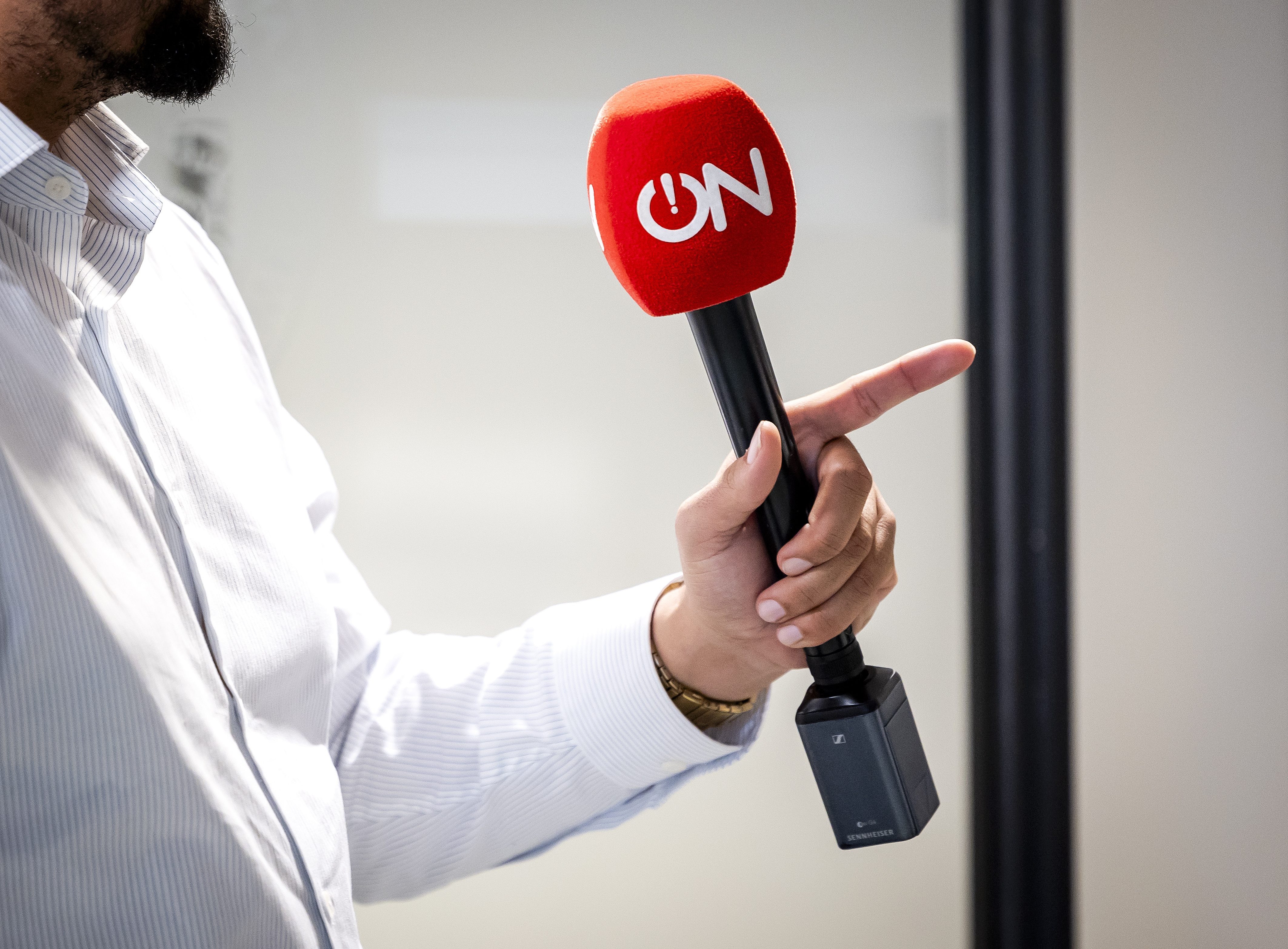 110 leden van de Tweede Kamer willen dat minister ingrijpt bij Ongehoord Nederland!