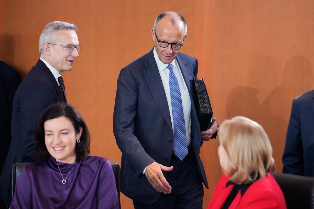 Germany urges the EU to offer Ukraine 'associate membership' and boost talks with Russia