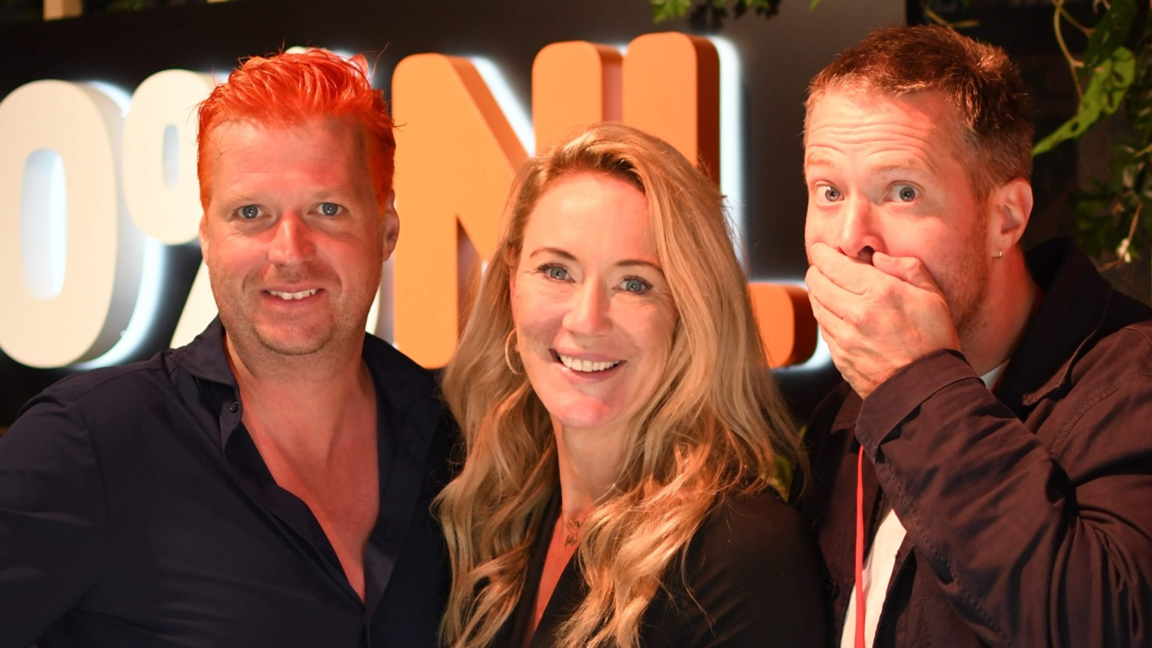 Wietze de Jager verschijnt met knaloranje haar bij 100% NL: ’Het doet pijn aan mijn ogen’