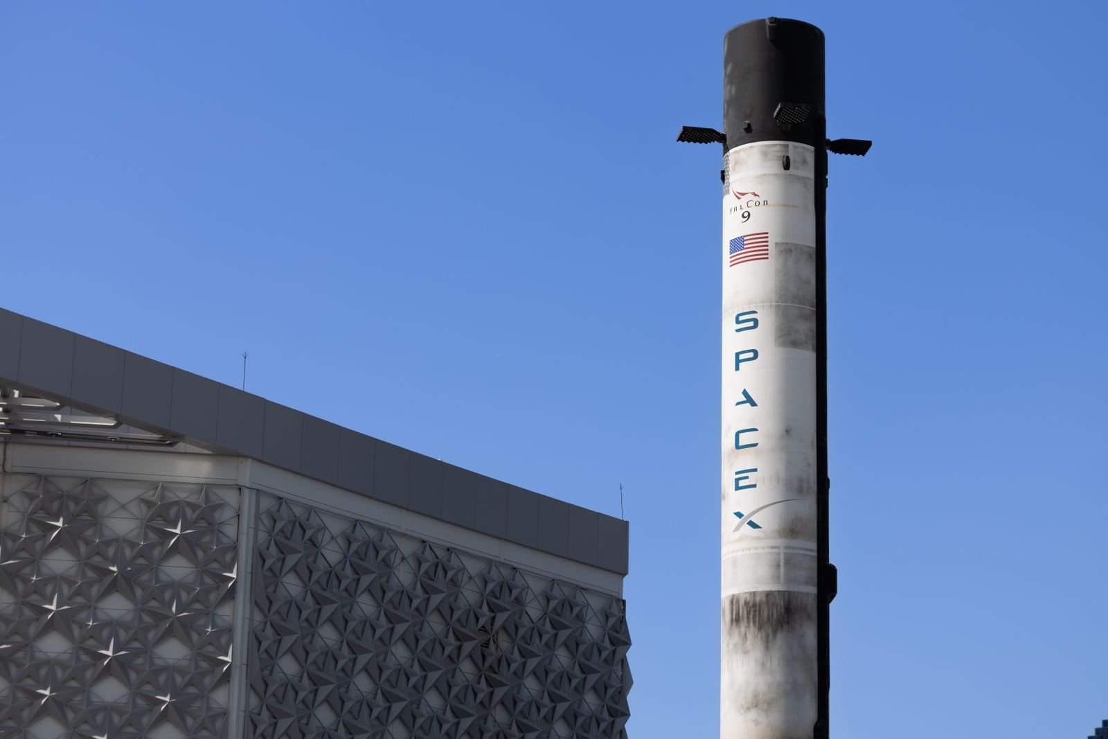 Fusie Tesla en SpaceX ligt op tafel bij speciale comités