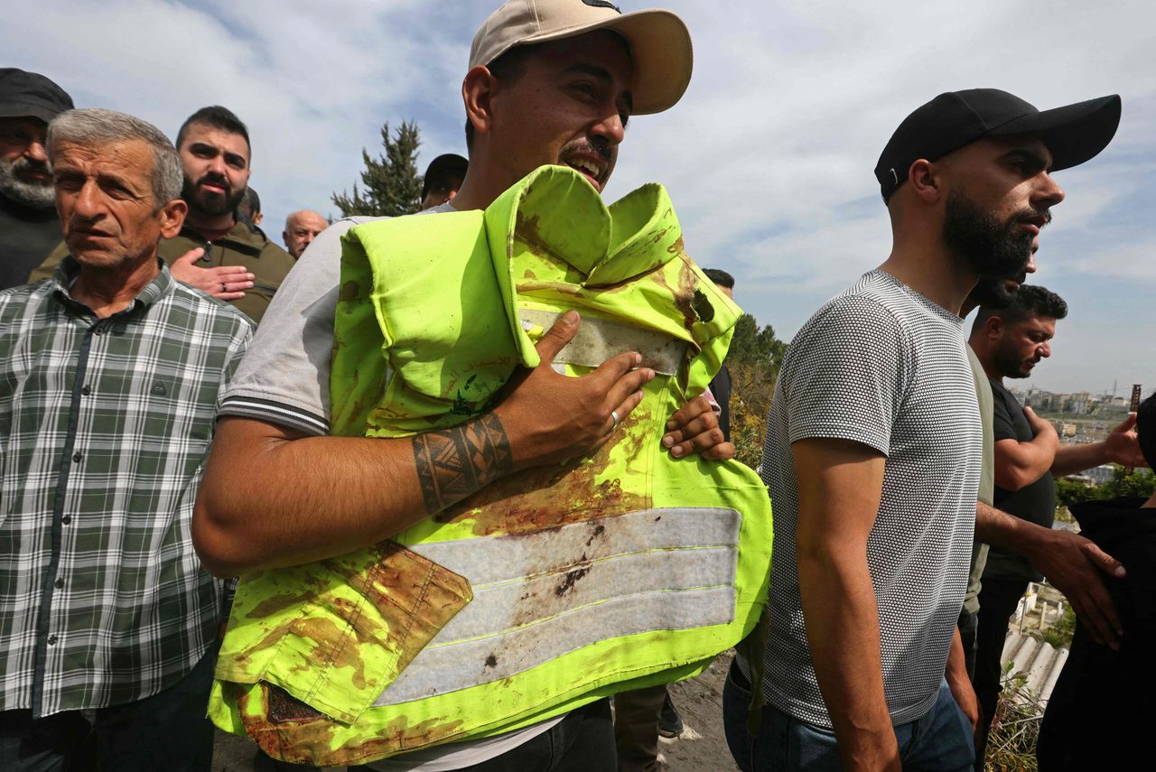 De eerste ambulance werd geraakt; toen de tweede, derde en vierde. Hoe Israël medisch personeel aanvalt in Libanon