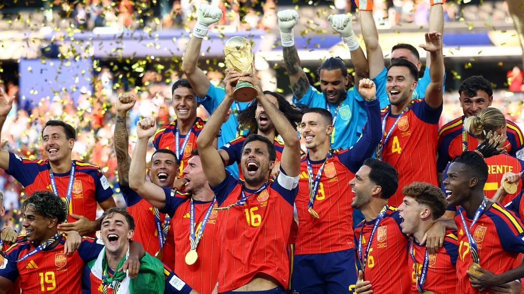 Spanje krijgt machteloos Argentinië uiteindelijk op de knieën en is wereldkampioen