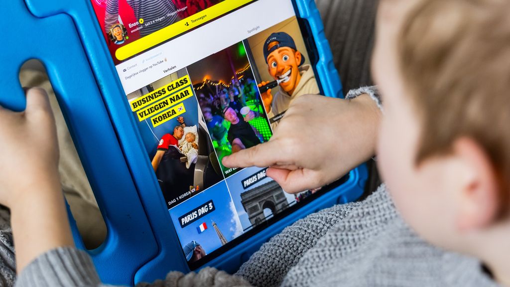 EU onderzoekt Snapchat en pornosites om risico's voor minderjarigen