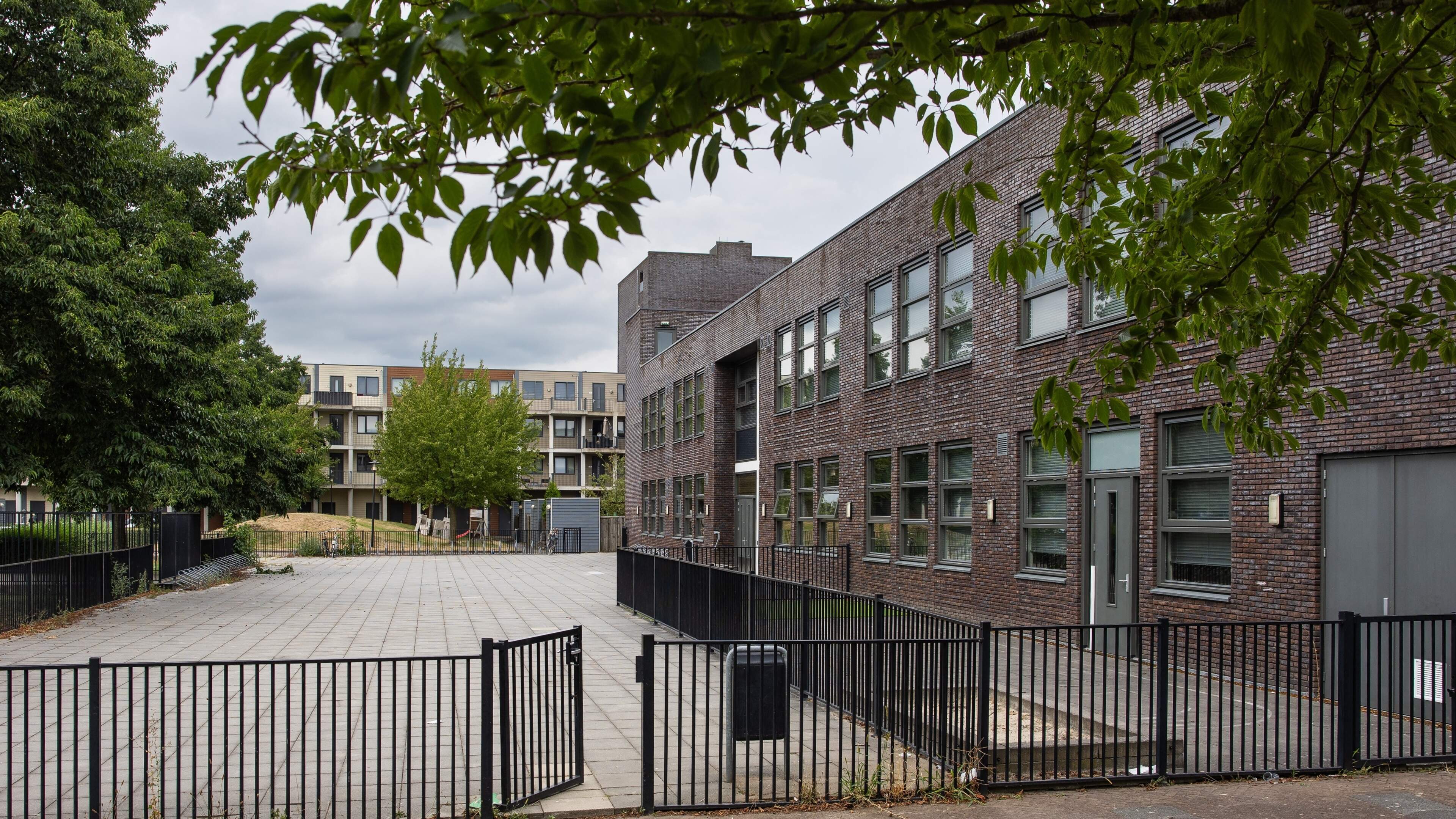 FVD-school opent deuren, Kamer is kritisch: ’Het is te makkelijk om in Nederland een kleine school op te richten’