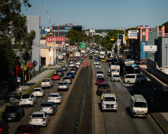 Traffic falls on major Sydney and Melbourne roads as fuel crisis sees Australians cut back on driving